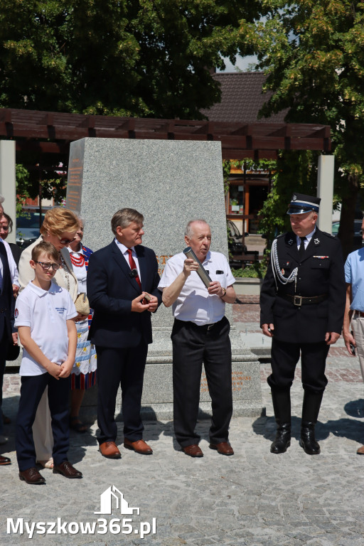 Fotorelacja: Umieszczenie w cokole pomnika Krystyna z Koziegłów kapsuły czasu