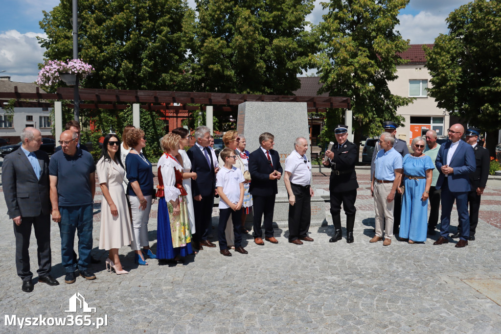 Fotorelacja: Umieszczenie w cokole pomnika Krystyna z Koziegłów kapsuły czasu