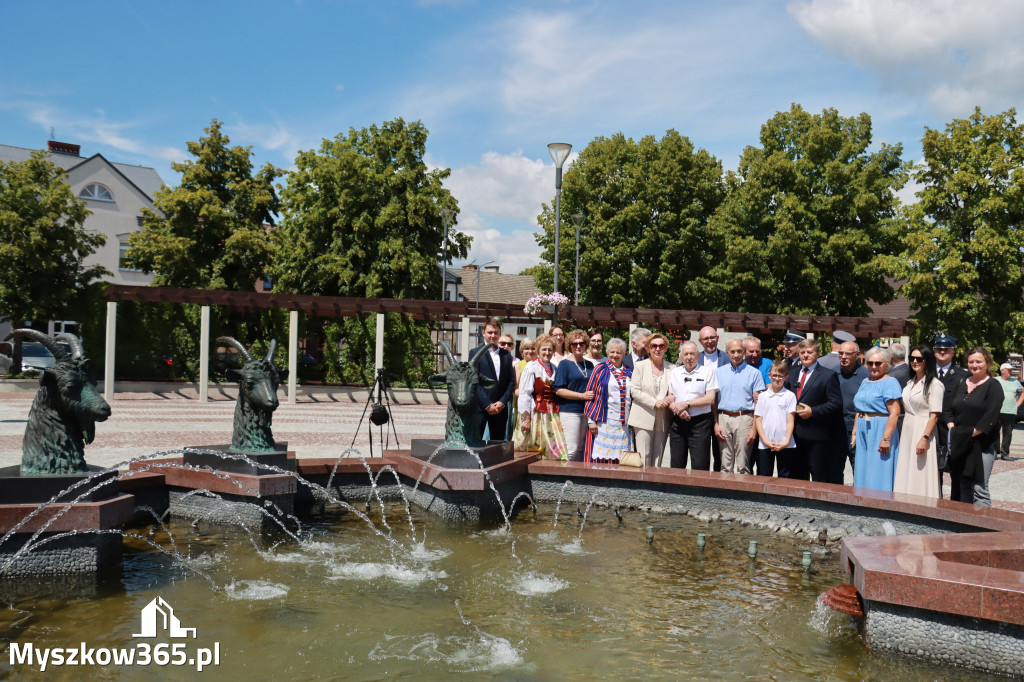Fotorelacja: Umieszczenie w cokole pomnika Krystyna z Koziegłów kapsuły czasu