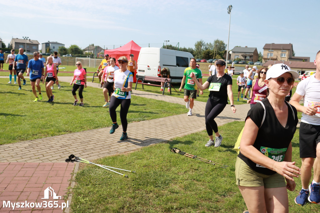 Fotorelacja II: Bieg z Kopyta - rozpoczęcie i rozgrzewka. Festiwal z Kopyta w Gniazdowie