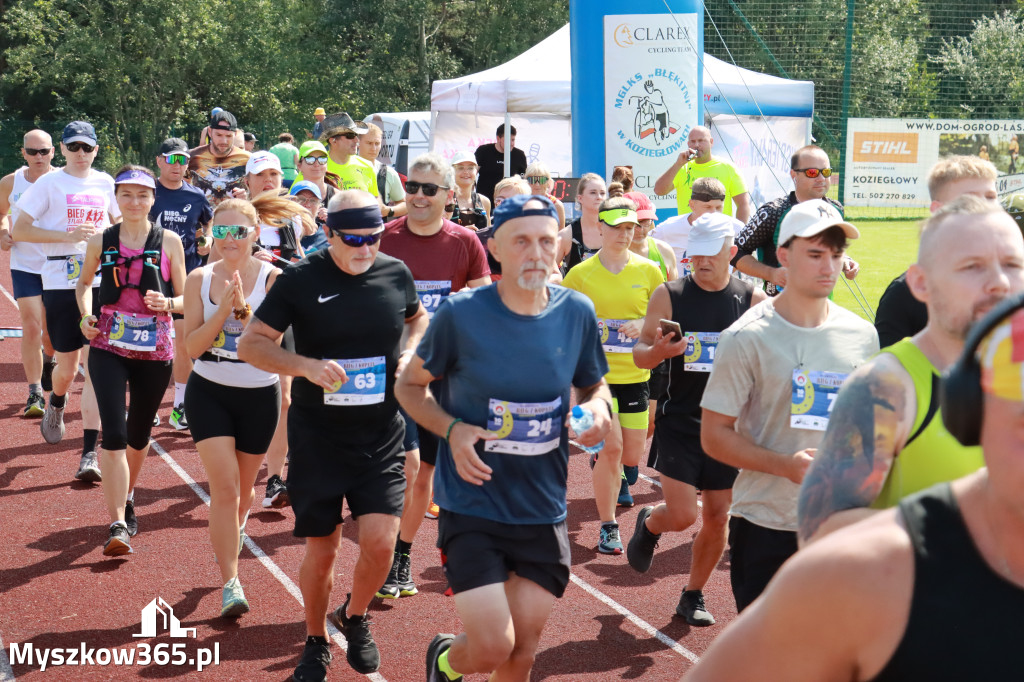 Fotorelacja II: Bieg z Kopyta - rozpoczęcie i rozgrzewka. Festiwal z Kopyta w Gniazdowie