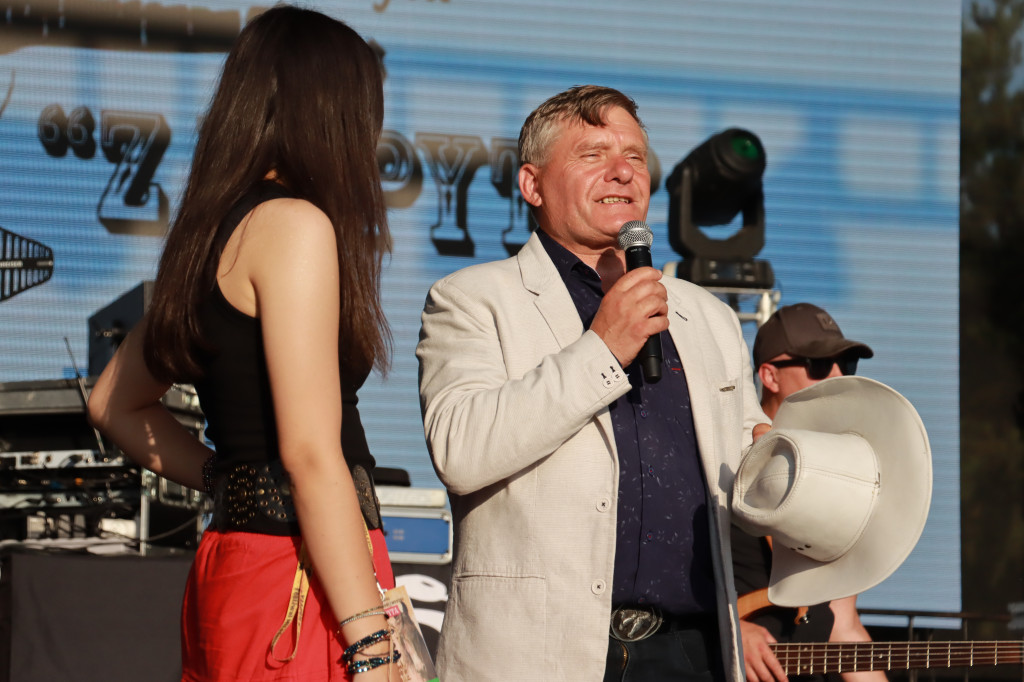 Fotorelacja IX: Występ Mai Boguckiej i zespołu Droga na Ostrołękę - Festiwal z Kopyta w Gniazdowie