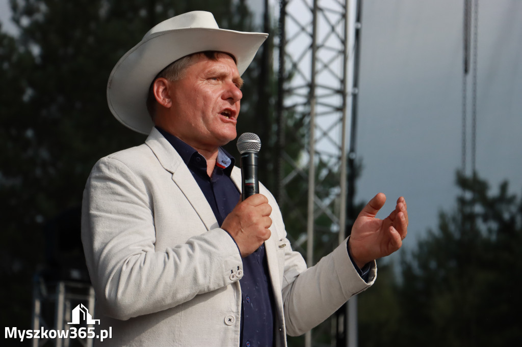 Fotorelacja IX: Występ Mai Boguckiej i zespołu Droga na Ostrołękę - Festiwal z Kopyta w Gniazdowie