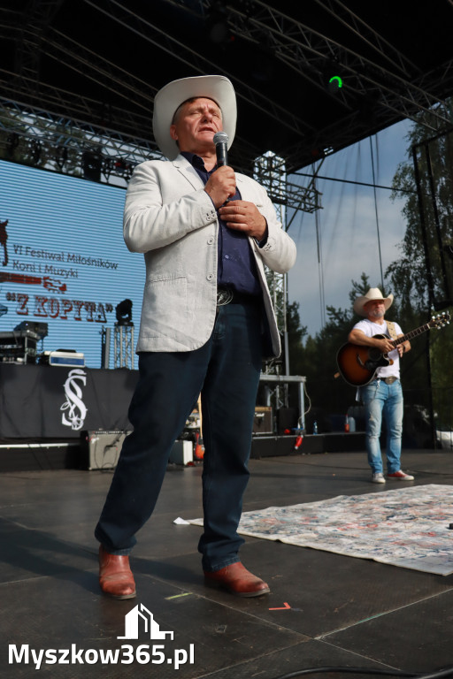 Fotorelacja IX: Występ Mai Boguckiej i zespołu Droga na Ostrołękę - Festiwal z Kopyta w Gniazdowie