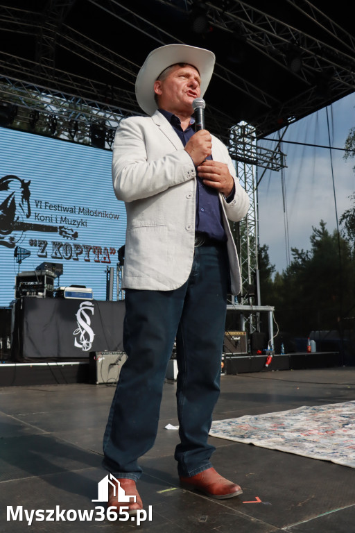 Fotorelacja IX: Występ Mai Boguckiej i zespołu Droga na Ostrołękę - Festiwal z Kopyta w Gniazdowie