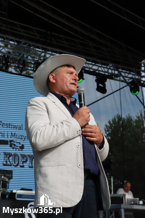 Fotorelacja IX: Występ Mai Boguckiej i zespołu Droga na Ostrołękę - Festiwal z Kopyta w Gniazdowie