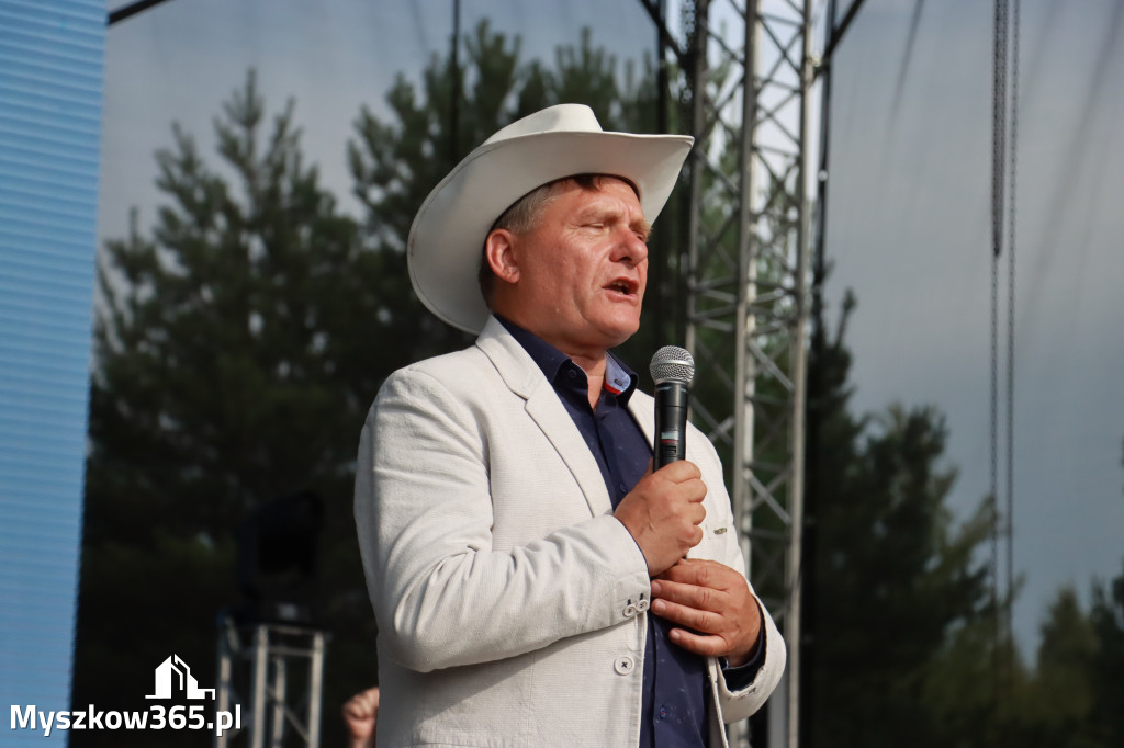 Fotorelacja IX: Występ Mai Boguckiej i zespołu Droga na Ostrołękę - Festiwal z Kopyta w Gniazdowie