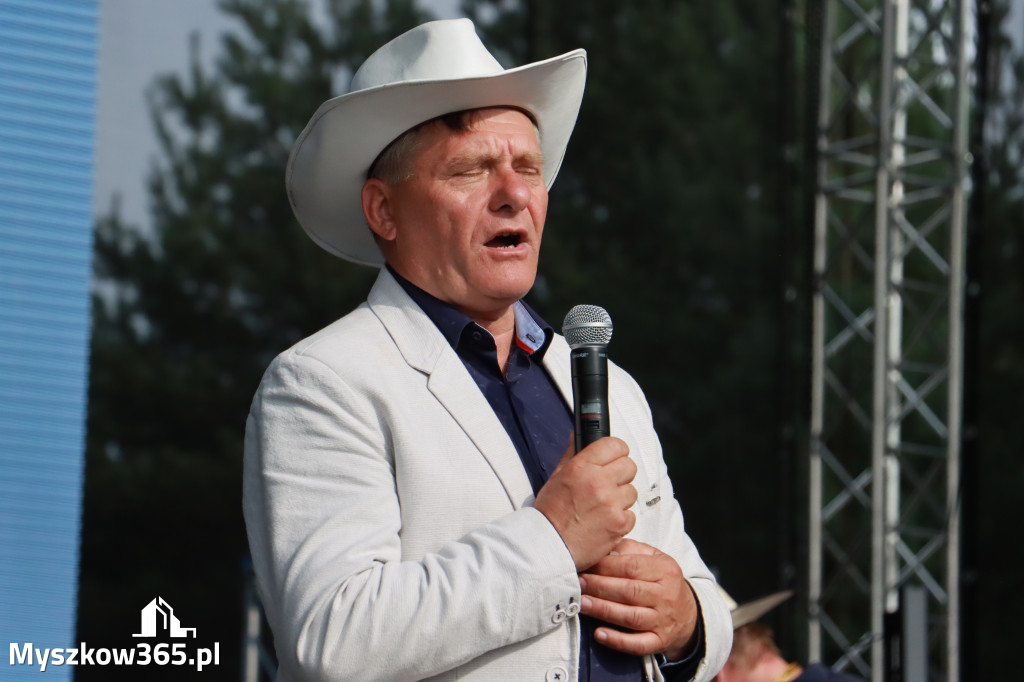 Fotorelacja IX: Występ Mai Boguckiej i zespołu Droga na Ostrołękę - Festiwal z Kopyta w Gniazdowie