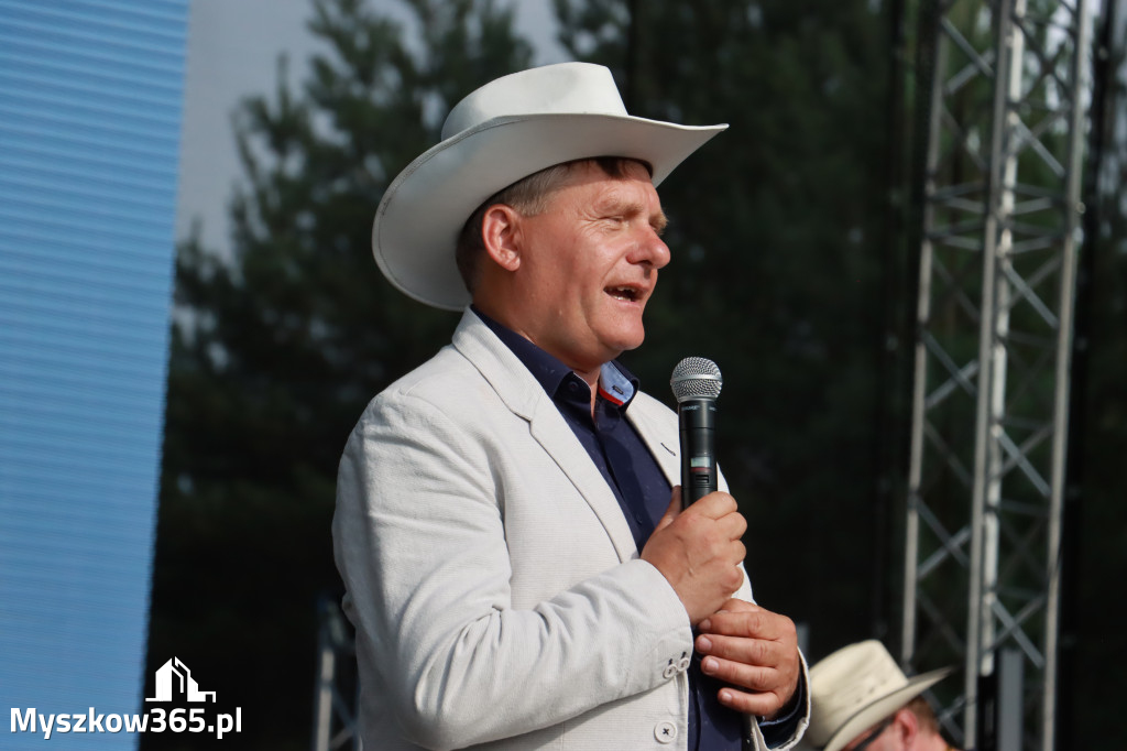 Fotorelacja IX: Występ Mai Boguckiej i zespołu Droga na Ostrołękę - Festiwal z Kopyta w Gniazdowie