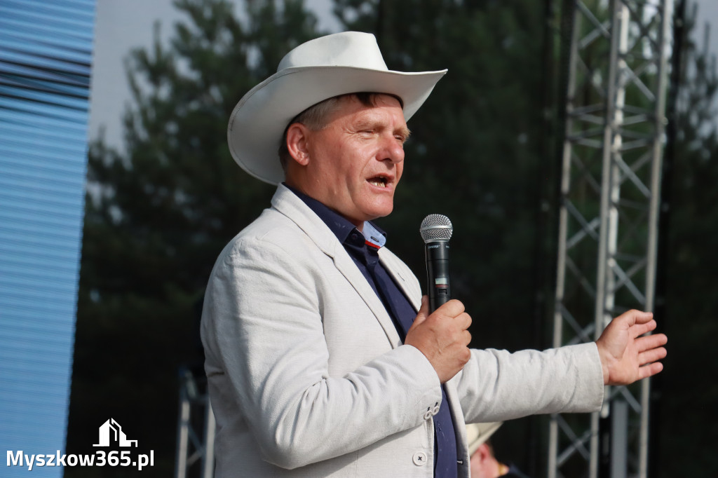 Fotorelacja IX: Występ Mai Boguckiej i zespołu Droga na Ostrołękę - Festiwal z Kopyta w Gniazdowie