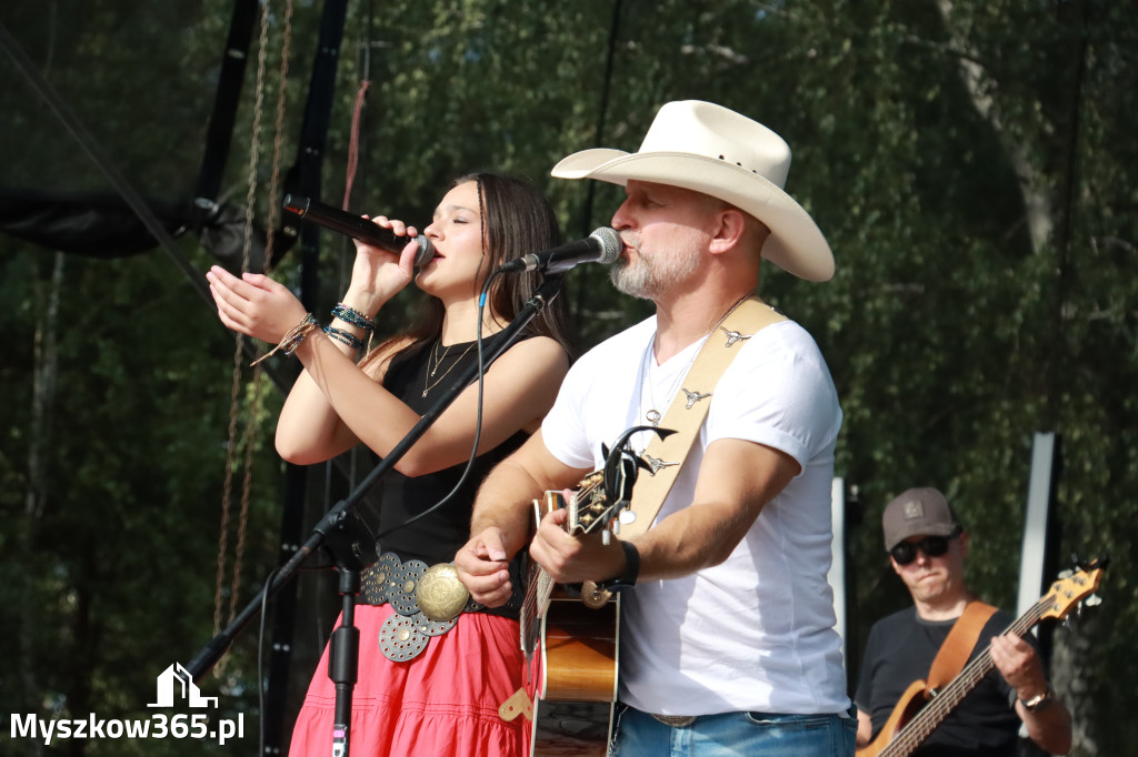 Fotorelacja IX: Występ Mai Boguckiej i zespołu Droga na Ostrołękę - Festiwal z Kopyta w Gniazdowie