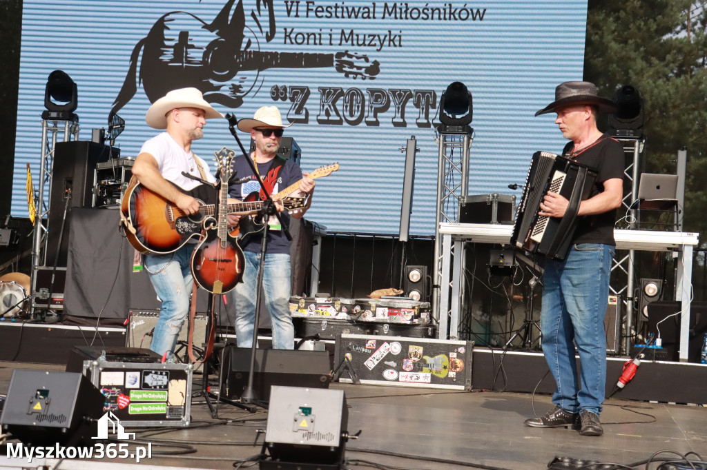 Fotorelacja IX: Występ Mai Boguckiej i zespołu Droga na Ostrołękę - Festiwal z Kopyta w Gniazdowie