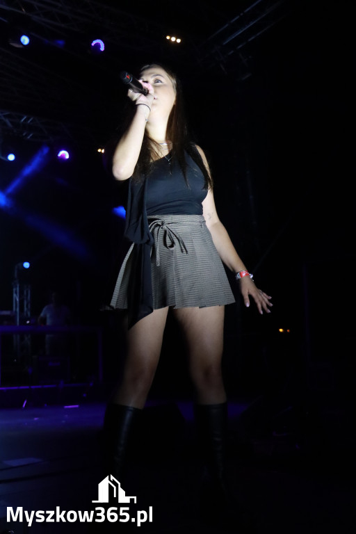 Fotorelacja XIII: Julia Tkacz solo i ze Smolastym - Festiwal z Kopyta w Gniazdowie