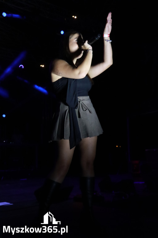Fotorelacja XIII: Julia Tkacz solo i ze Smolastym - Festiwal z Kopyta w Gniazdowie