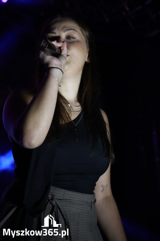 Fotorelacja XIII: Julia Tkacz solo i ze Smolastym - Festiwal z Kopyta w Gniazdowie