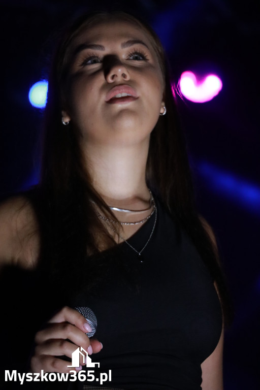 Fotorelacja XIII: Julia Tkacz solo i ze Smolastym - Festiwal z Kopyta w Gniazdowie