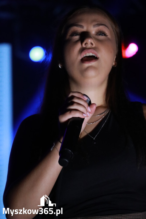 Fotorelacja XIII: Julia Tkacz solo i ze Smolastym - Festiwal z Kopyta w Gniazdowie