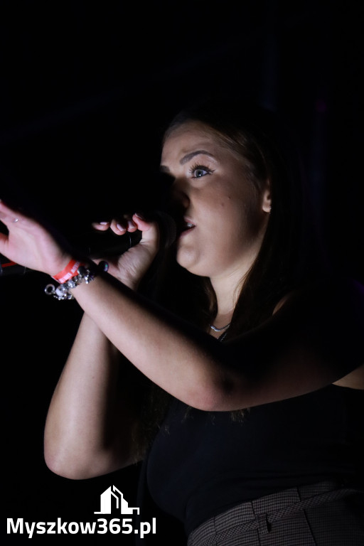 Fotorelacja XIII: Julia Tkacz solo i ze Smolastym - Festiwal z Kopyta w Gniazdowie