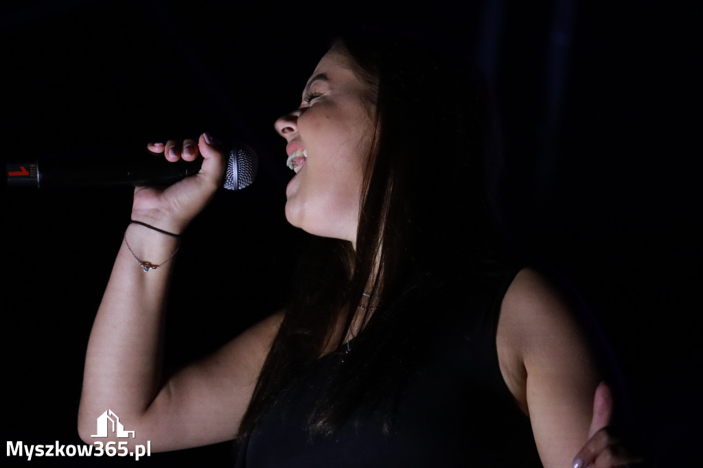 Fotorelacja XIII: Julia Tkacz solo i ze Smolastym - Festiwal z Kopyta w Gniazdowie