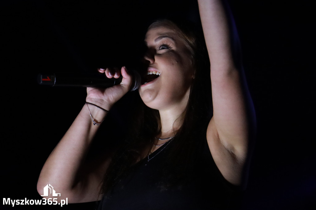 Fotorelacja XIII: Julia Tkacz solo i ze Smolastym - Festiwal z Kopyta w Gniazdowie