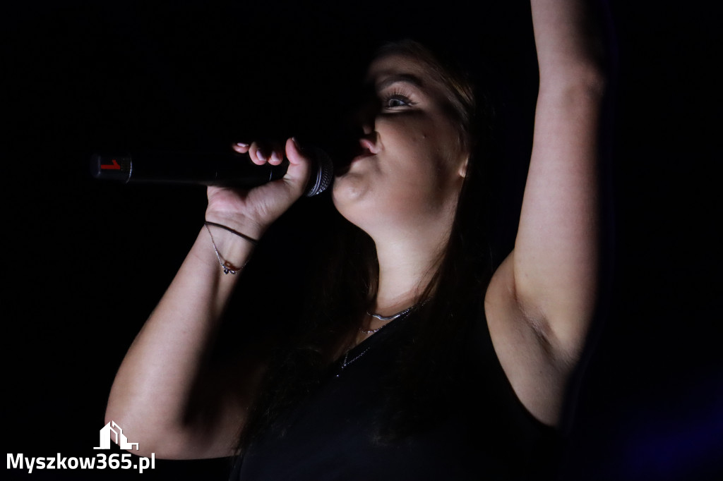 Fotorelacja XIII: Julia Tkacz solo i ze Smolastym - Festiwal z Kopyta w Gniazdowie