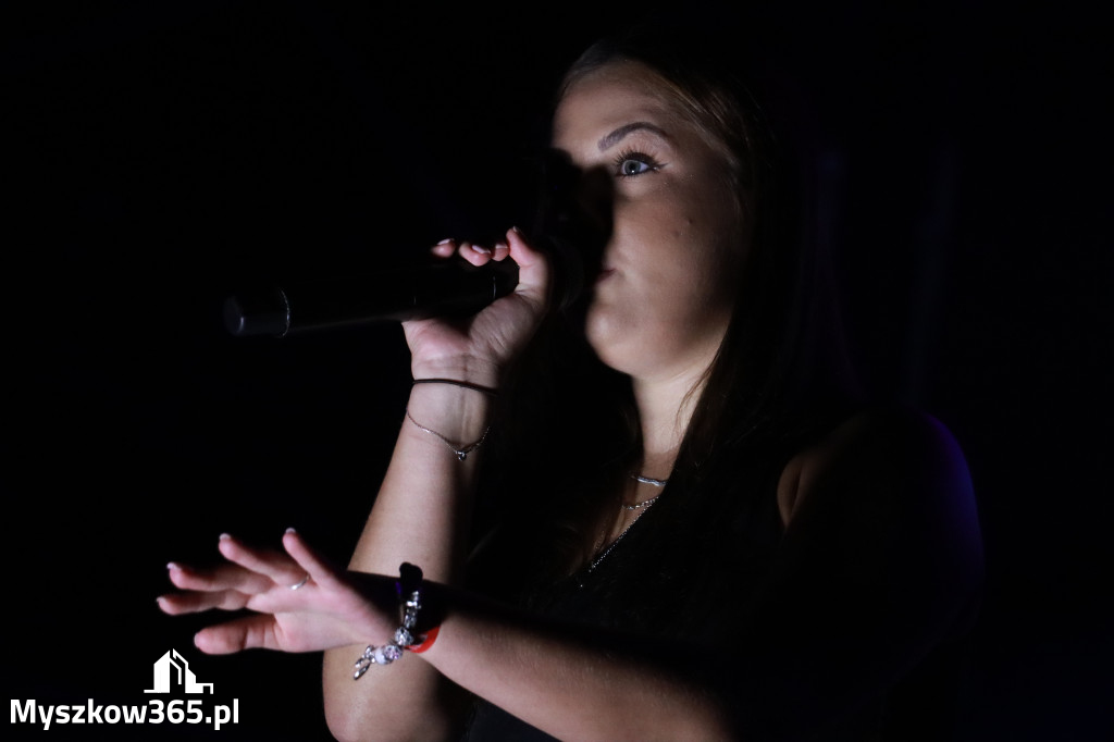Fotorelacja XIII: Julia Tkacz solo i ze Smolastym - Festiwal z Kopyta w Gniazdowie