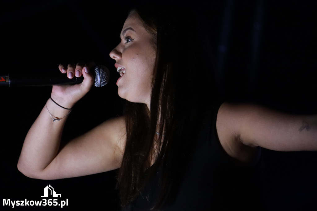 Fotorelacja XIII: Julia Tkacz solo i ze Smolastym - Festiwal z Kopyta w Gniazdowie