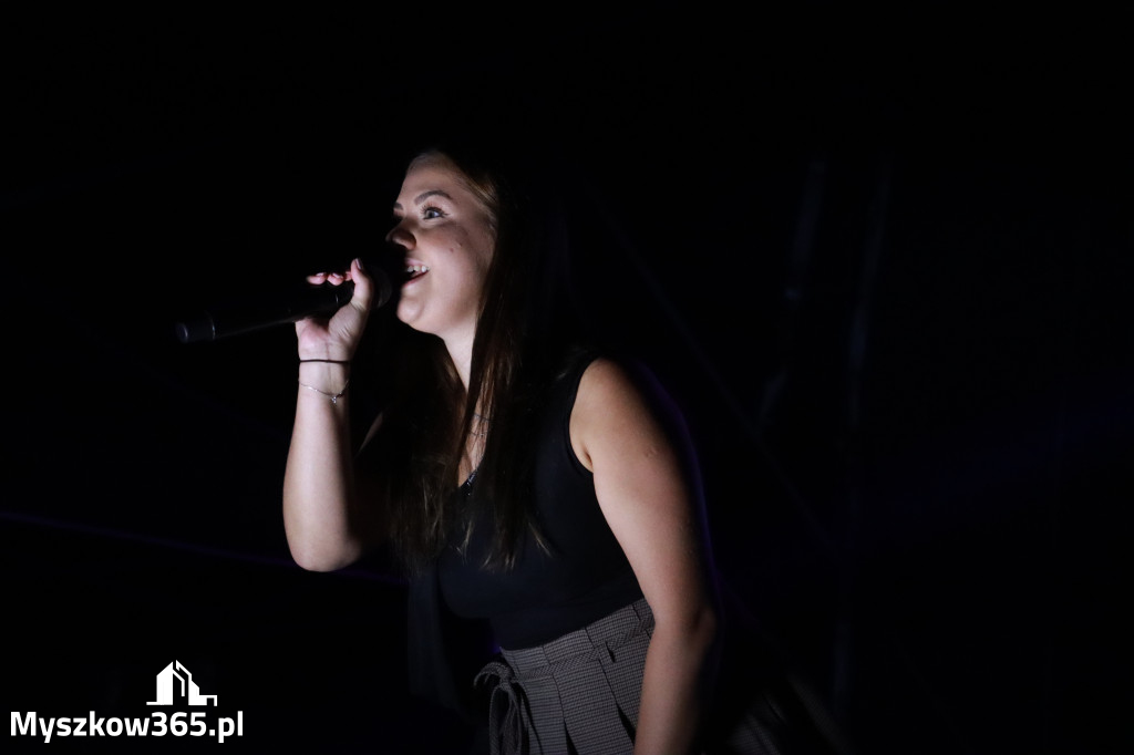 Fotorelacja XIII: Julia Tkacz solo i ze Smolastym - Festiwal z Kopyta w Gniazdowie