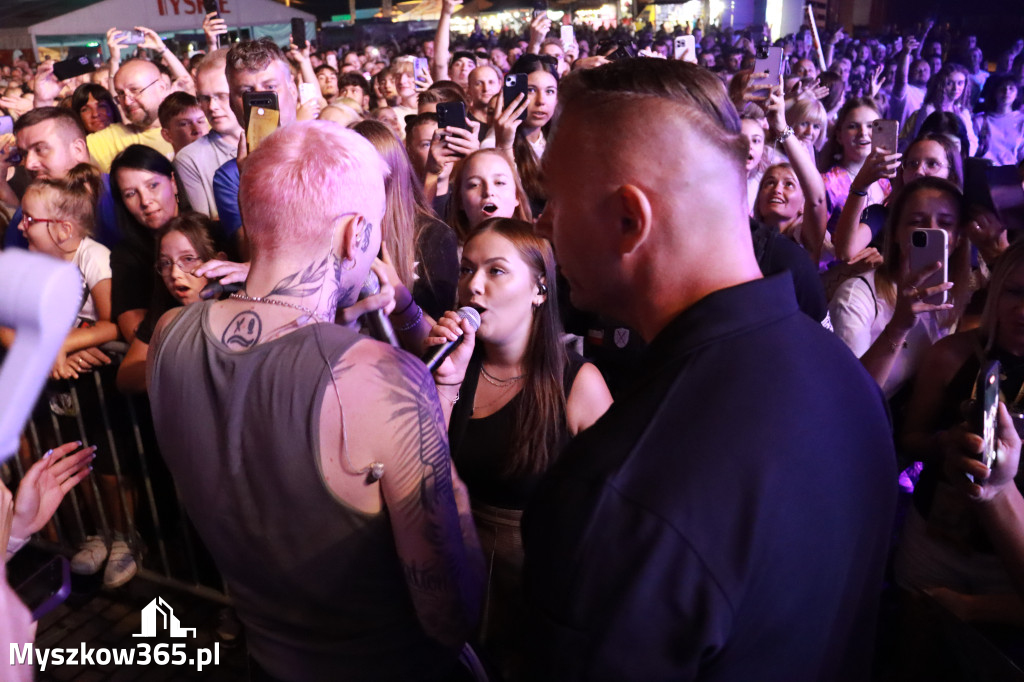 Fotorelacja XIII: Julia Tkacz solo i ze Smolastym - Festiwal z Kopyta w Gniazdowie