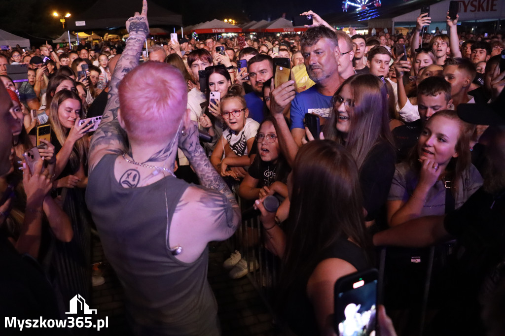 Fotorelacja XIII: Julia Tkacz solo i ze Smolastym - Festiwal z Kopyta w Gniazdowie