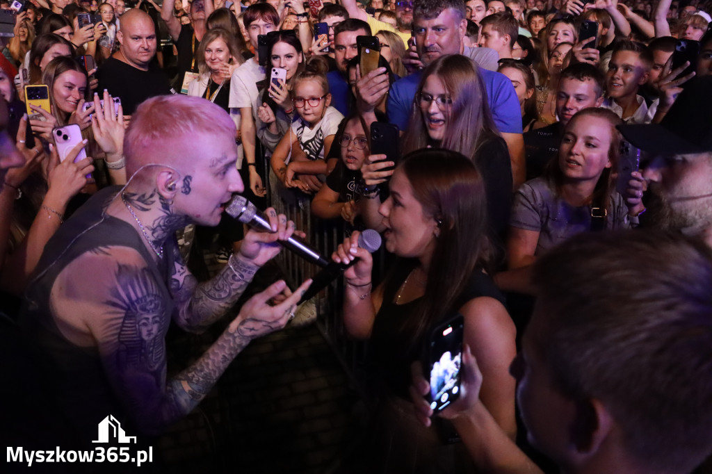 Fotorelacja XIII: Julia Tkacz solo i ze Smolastym - Festiwal z Kopyta w Gniazdowie