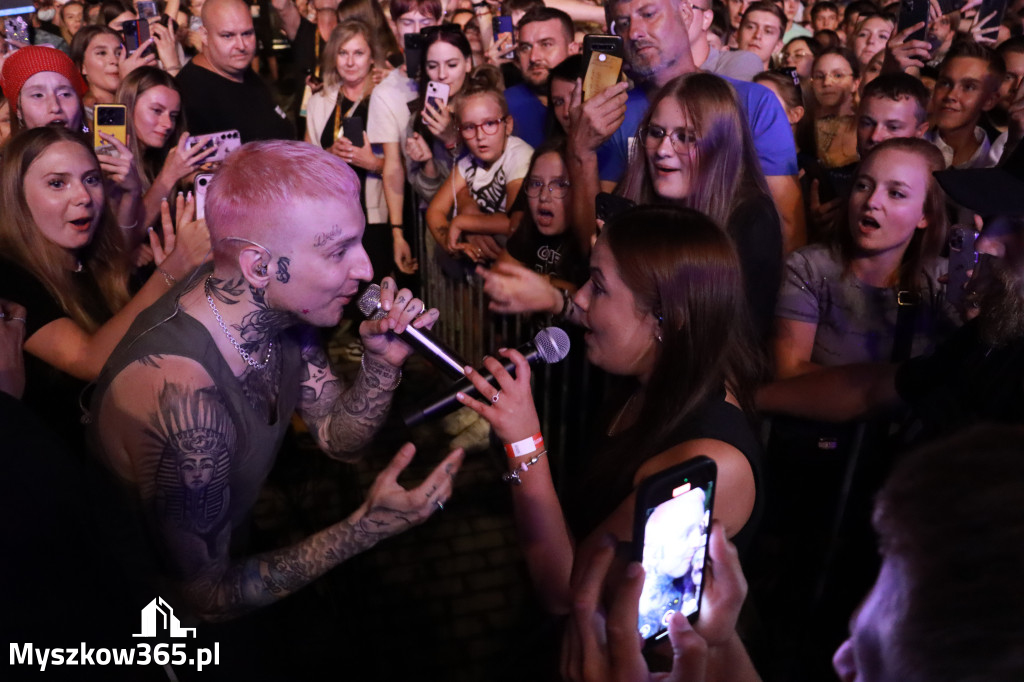 Fotorelacja XIII: Julia Tkacz solo i ze Smolastym - Festiwal z Kopyta w Gniazdowie