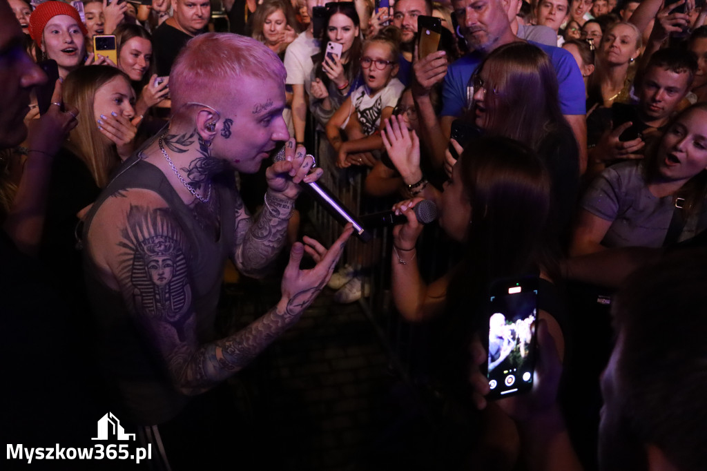 Fotorelacja XIII: Julia Tkacz solo i ze Smolastym - Festiwal z Kopyta w Gniazdowie