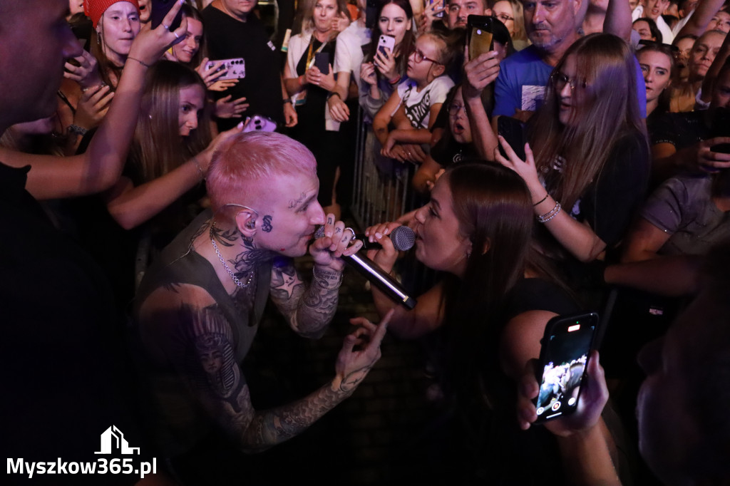 Fotorelacja XIII: Julia Tkacz solo i ze Smolastym - Festiwal z Kopyta w Gniazdowie