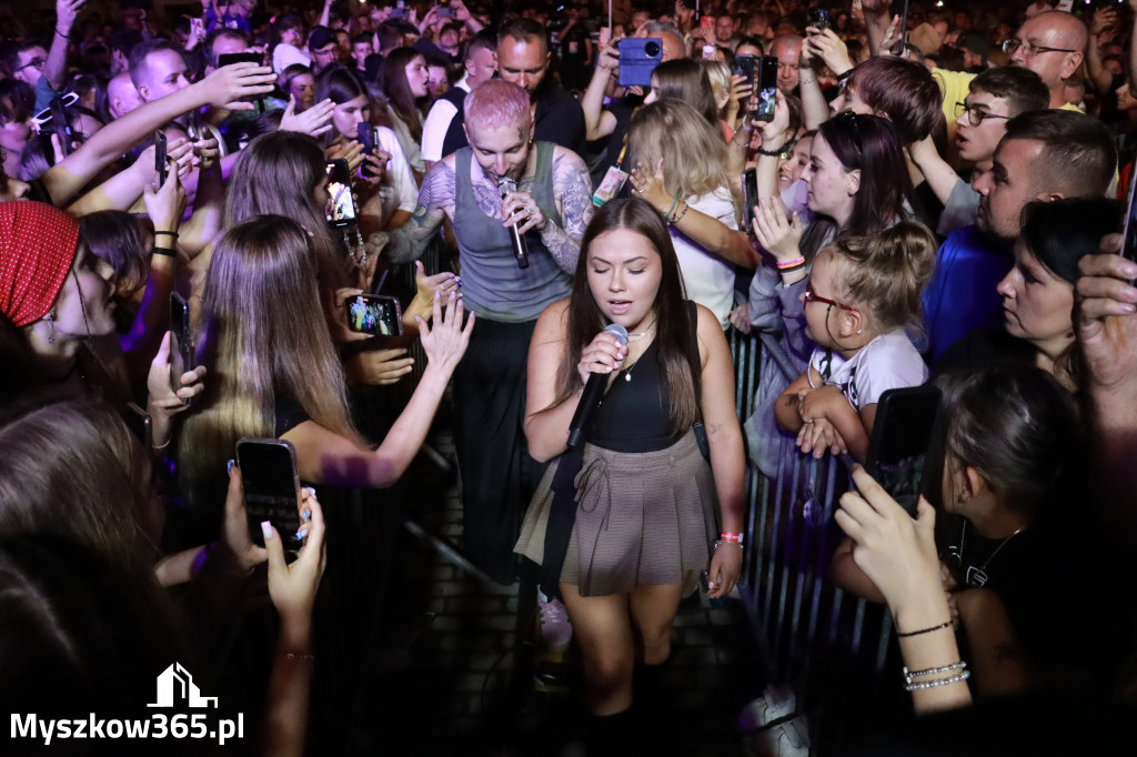 Fotorelacja XIII: Julia Tkacz solo i ze Smolastym - Festiwal z Kopyta w Gniazdowie