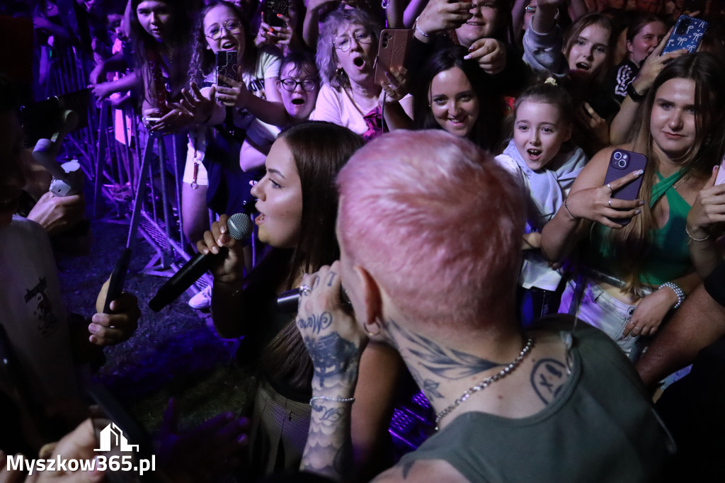 Fotorelacja XIII: Julia Tkacz solo i ze Smolastym - Festiwal z Kopyta w Gniazdowie