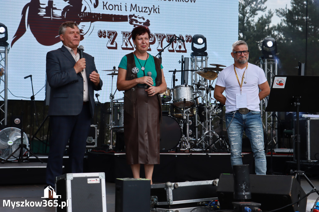 Fotorelacja XVI: Rozpoczęcie drugiego dnia Festiwalu z Kopyta - Ogólnopolski Konkursu COUNTRY STARS - soliści.