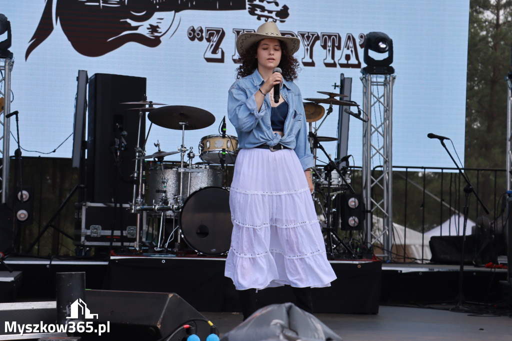 Fotorelacja XVI: Rozpoczęcie drugiego dnia Festiwalu z Kopyta - Ogólnopolski Konkursu COUNTRY STARS - soliści.