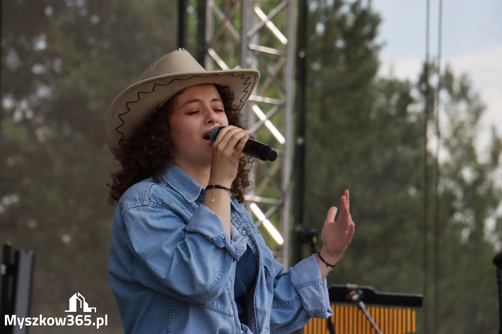 Fotorelacja XVI: Rozpoczęcie drugiego dnia Festiwalu z Kopyta - Ogólnopolski Konkursu COUNTRY STARS - soliści.