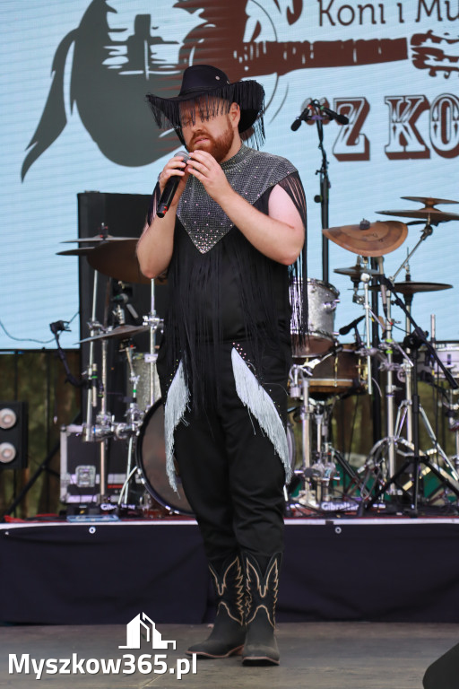 Fotorelacja XVI: Rozpoczęcie drugiego dnia Festiwalu z Kopyta - Ogólnopolski Konkursu COUNTRY STARS - soliści.