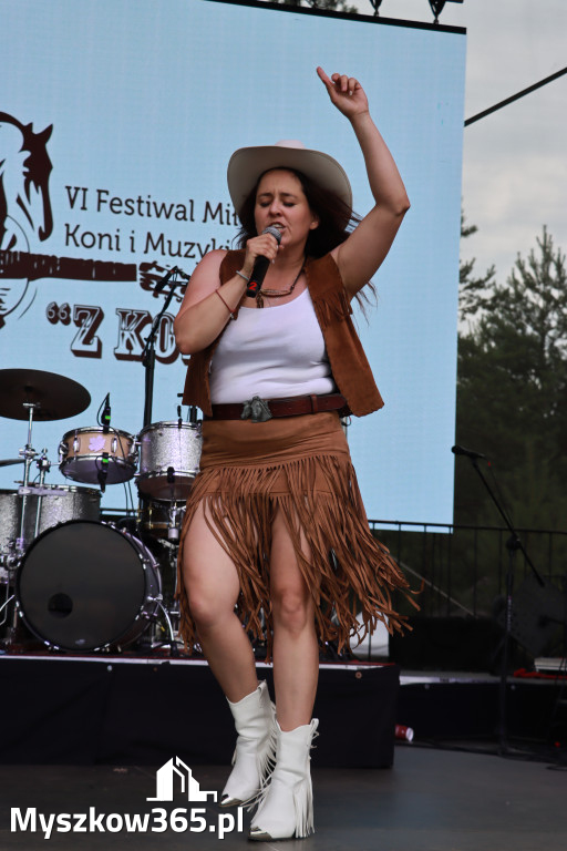 Fotorelacja XVI: Rozpoczęcie drugiego dnia Festiwalu z Kopyta - Ogólnopolski Konkursu COUNTRY STARS - soliści.