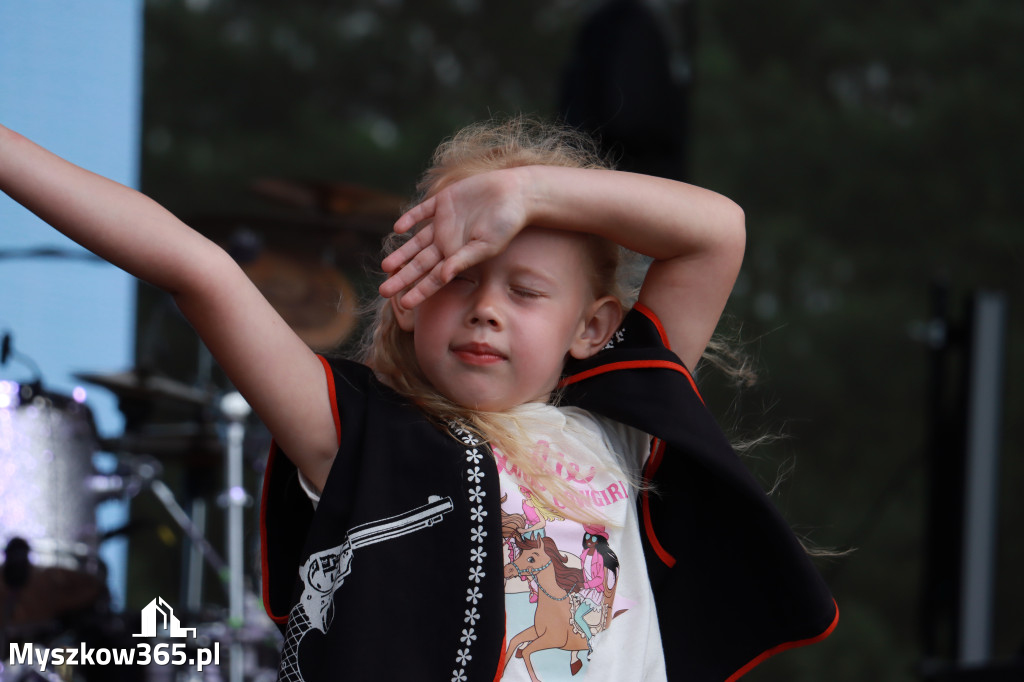Fotorelacji XVIII: Taniec, muzyka i śpiew na Festiwalu z Kopyta w Gniazdowie