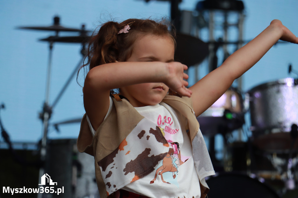 Fotorelacji XVIII: Taniec, muzyka i śpiew na Festiwalu z Kopyta w Gniazdowie