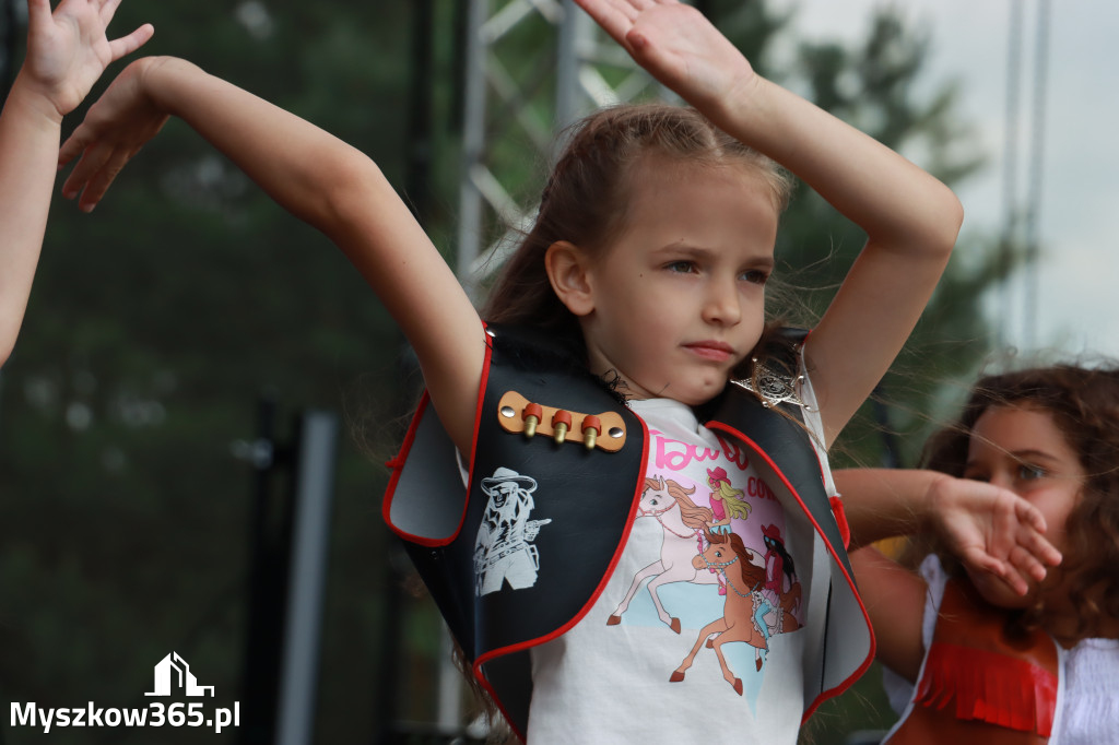 Fotorelacji XVIII: Taniec, muzyka i śpiew na Festiwalu z Kopyta w Gniazdowie
