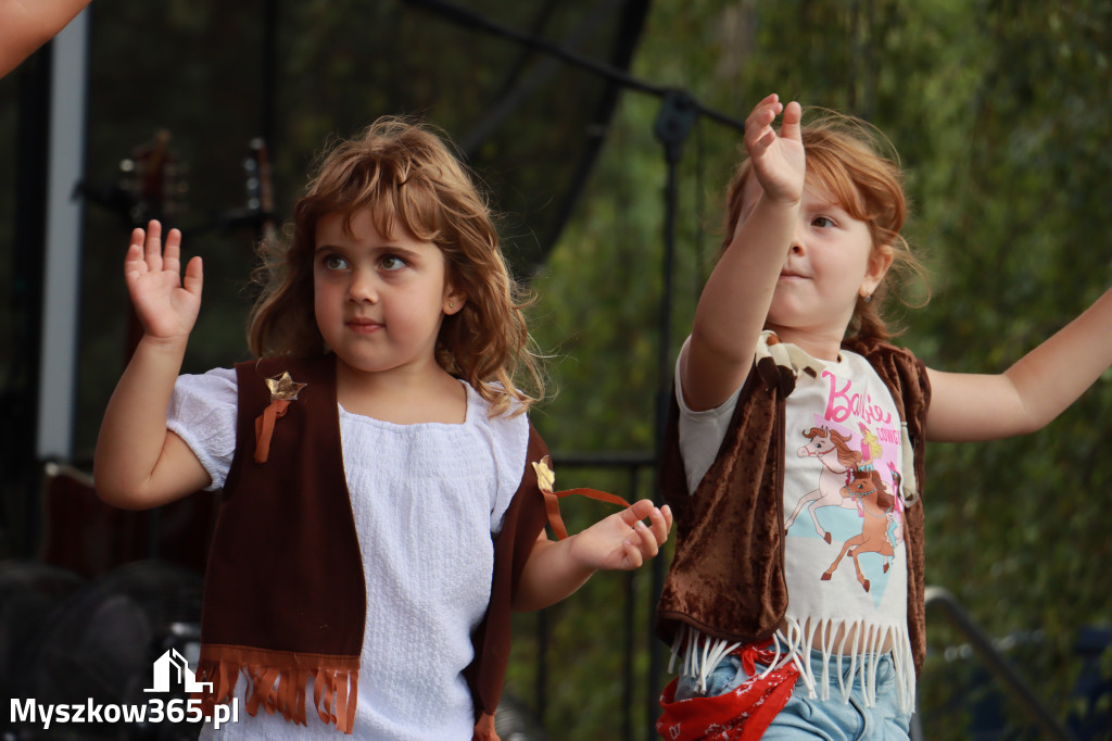 Fotorelacji XVIII: Taniec, muzyka i śpiew na Festiwalu z Kopyta w Gniazdowie