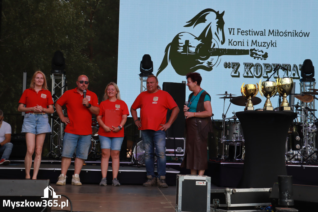 Fotorelacji XVIII: Taniec, muzyka i śpiew na Festiwalu z Kopyta w Gniazdowie
