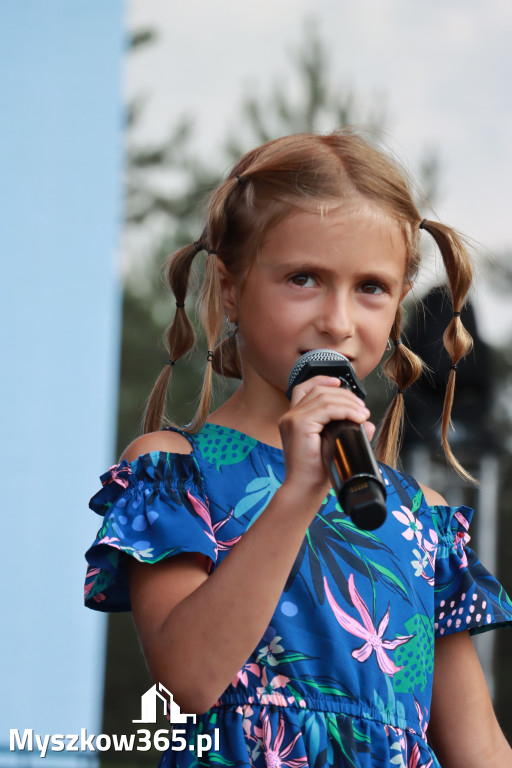 Fotorelacji XVIII: Taniec, muzyka i śpiew na Festiwalu z Kopyta w Gniazdowie
