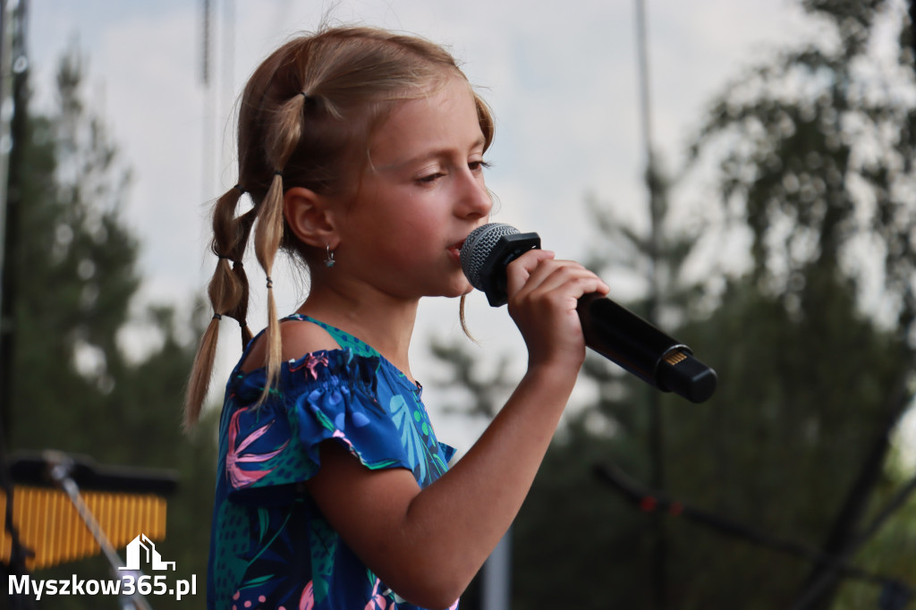 Fotorelacji XVIII: Taniec, muzyka i śpiew na Festiwalu z Kopyta w Gniazdowie