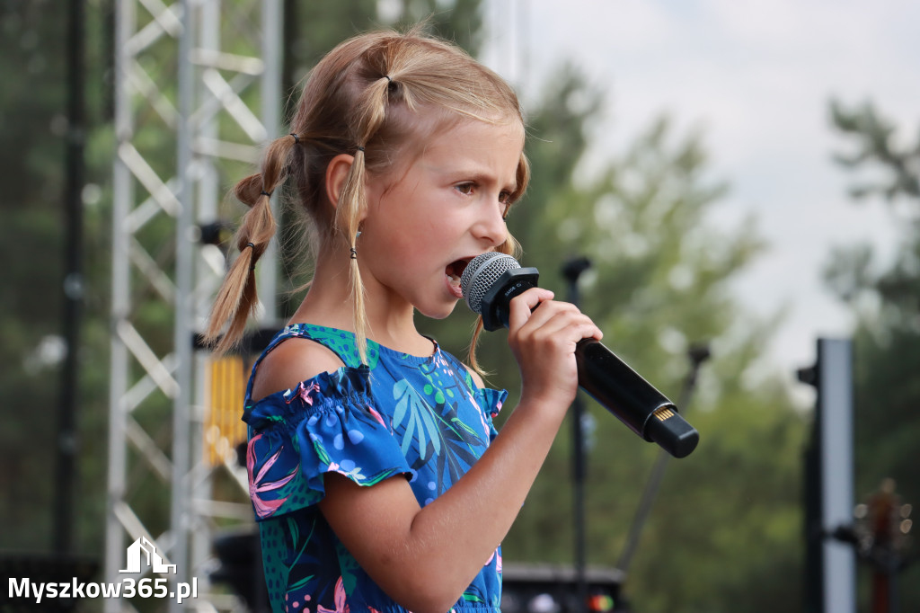 Fotorelacji XVIII: Taniec, muzyka i śpiew na Festiwalu z Kopyta w Gniazdowie