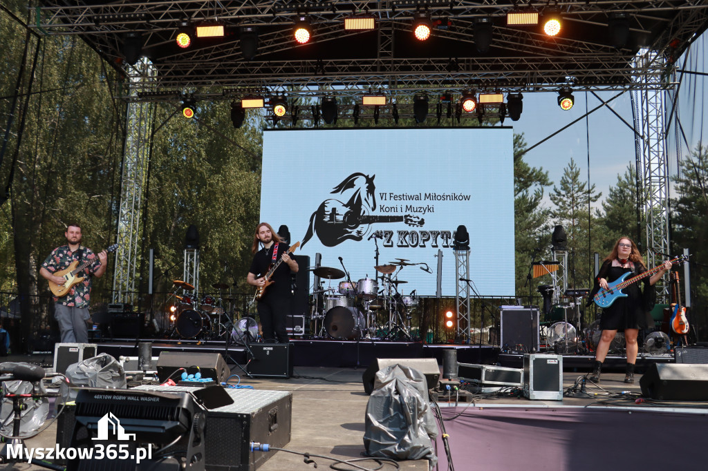 Fotorelacji XVIII: Taniec, muzyka i śpiew na Festiwalu z Kopyta w Gniazdowie